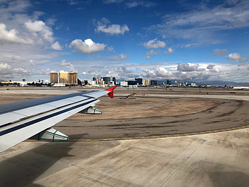 McCarran International Airport, Viral video incident, Stranded passengers, JetBlue HD wallpaper