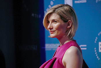 Jodie Whittaker, Told to have fillers, Lip waxed HD wallpaper