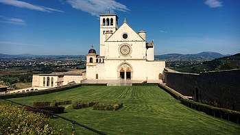 Visiting Assisi, Cultural exploration, Must-do activities, Authentic Italy HD wallpaper