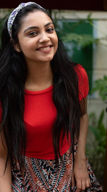 Smruthi Venkat, tamil actress HD phone wallpaper