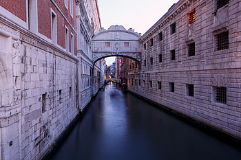 Bridge of Sighs, Stunning graphy, Aesthetic beauty, Timeless charm HD wallpaper