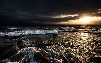 Ocean Waves, sunlight, beaty, amazig, peaceful, waves, seascape, ocean, sunset, rocks, stormy, beatifl, view, clouds, nature, sky, lovely, splendor, storm HD wallpaper