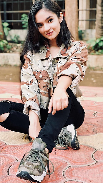 Anushka Sen, Heroine HD phone wallpaper