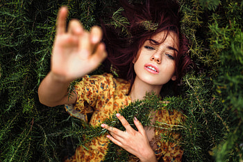 Girl Lying In Grass, girls, grass, model HD wallpaper
