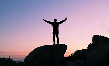 Practicing gratitude tips, Life-changing practice, John Strelecky advice, Abundance mindset HD wallpaper