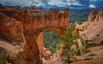 Natural rock bridge, Bryce Canyon National Park, Utah, for HD wallpaper