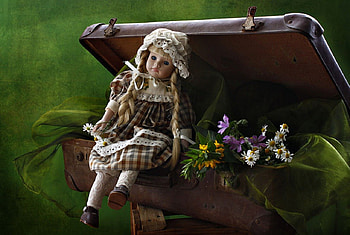 Still Life, colorful, bouquet, graphy, colors, daisies, beauty, suitcase, doll, purple flowers, yellow flowers, white, beautiful, purple, old, pretty, daisy, yellow, nature, flowers, lovely, white flowers HD wallpaper
