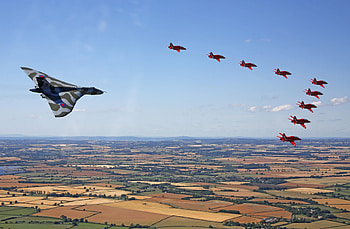 Red Arrows and Vulcan, vulcan, red arrows, raf, fly over HD wallpaper