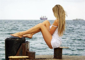 Looking out to sea, cargo ship, white, blonde, negligee, sitting by quay side, ocean HD wallpaper