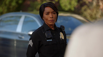 Axon body camera, Angela Bassett, Athena Carter Grant Nash, 911 HD wallpaper