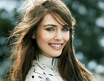 Elizabeth Olsen Smiling, elizabeth-olsen, celebrities, girls, hoot HD wallpaper