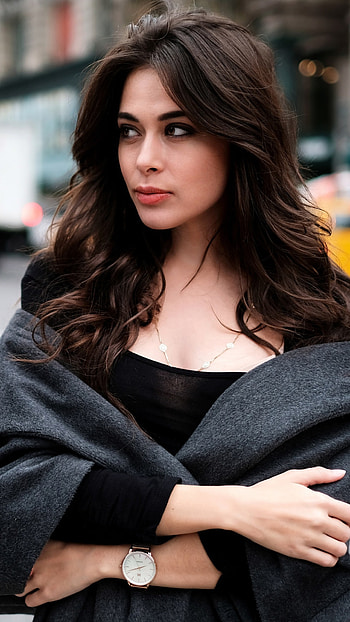 Beautiful women in streets, Xperia x, Premium , High definition HD phone wallpaper