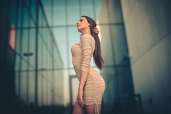 Long hair girl, adjusting her hair, beautiful woman HD wallpaper