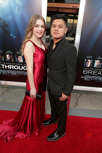 Abby Medaris and John Smith, Red Carpet HD phone wallpaper