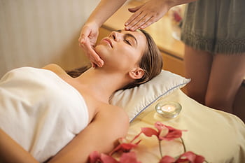 Experience tranquility with a relaxing aromatherapy facial at a luxurious spa. HD wallpaper