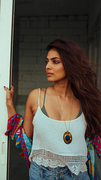 Malavika mohanan, malayalam actress, model, sexy gorgeous HD phone wallpaper