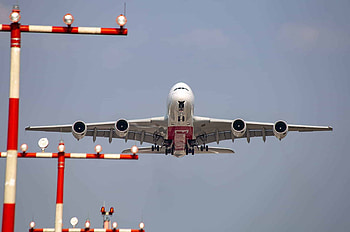 Emirates flight changes, Flexible bookings, Refund policy, Customer satisfaction HD wallpaper