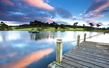 Splendor, wooden, boat, pier, peaceful, sunrise, beauty, reflection, boats, trees, water, sunset, landscape, paradise, beautiful, grass, tree, lake, green, view, clouds, nature, sky, lovely HD wallpaper