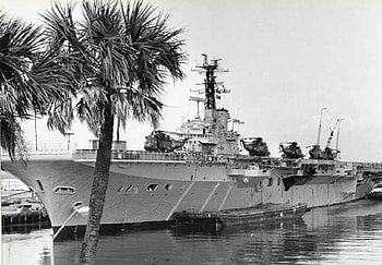 WORLD OF WARSHIPS R 08 HMS BULWARK LHA landing helicopter assault AT MARYPORT, FLORIDA 1978, 28 knots speed, 27000 tons fld, helicopters, 900 marines HD wallpaper