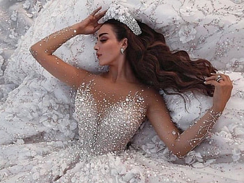 •ღ•─•ღ•, White, Glamorous, Lace, Brunette, Gown, Lady, Ethereal, Tiara HD wallpaper