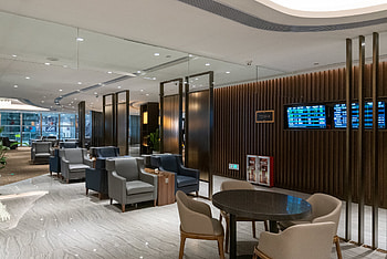 Guangzhou Baiyun Airport, Premium lounge review, Travelers' oasis, Luxurious amenities HD wallpaper
