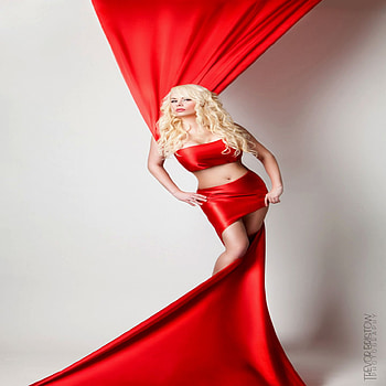 WRAPED IN STUNING RED SATEN, sexy, wrape, model, blond, red, beautiful, saten, wraped HD wallpaper
