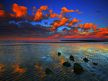 Sunset sky, night, colorful, dusk, reflection, water, calm, ocean, sunset, sea, sundown, afternoon, beautiful, stones, summer, mirrored, red, clouds, nature, sky, evening HD wallpaper