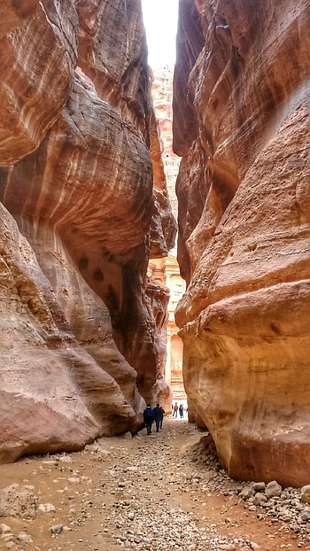 Petra, The Siq, Iconic pathway, Travel bucket list HD phone wallpaper