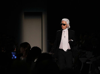 Karl Lagerfeld, Perfect fashion designer, Tagesspiegel article HD wallpaper