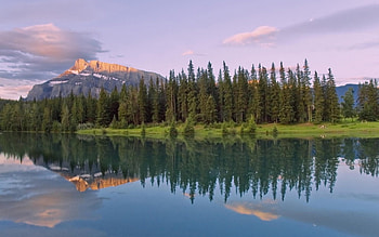Lake Minnewanka, Banff National Park, Alberta, Canada, blue, mountain, lake, daylight, day, reflection, green, clouds, trees, nature, sky, canada, water, forest HD wallpaper
