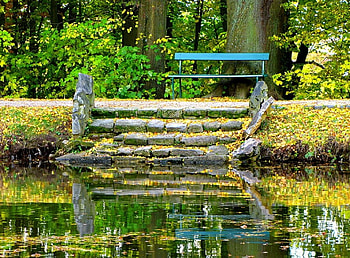 Place for rest, river, place, peaceful, relax, alleys, shore, stairs, reflection, trees, autumn, water, calm, pond, bench, fall, garden, lake, park, flling, summer, rest, leaves, nature, riverbank, forest HD wallpaper