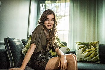 Hailee Steinfeld In Sweden 2017, hailee-steinfeld, celebrities, girls, music HD wallpaper