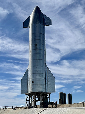 Elon Musk's Starship , SpaceX's ambitious project, Cosmic liftoff, Futuristic spacecraft HD phone wallpaper