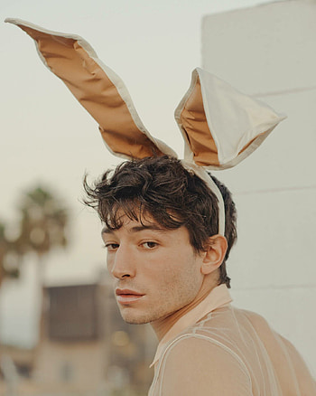 Ezra Miller, Playboy hoot, Trendsetter, Avant-garde fashion HD phone wallpaper