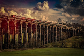The Gatwick Express, viaduct, arches, scene, graph, train, express, sky HD wallpaper