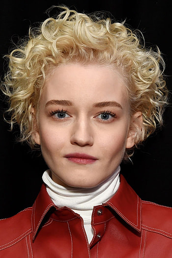 Julia Garner, Filmography, Biographical details, Film and career HD phone wallpaper