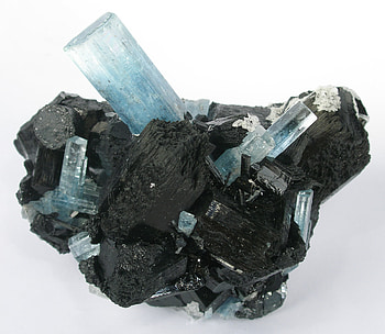 Aquamarine Beryl With Schorl, blue, crystal, mineral, aquamarine beryl HD wallpaper