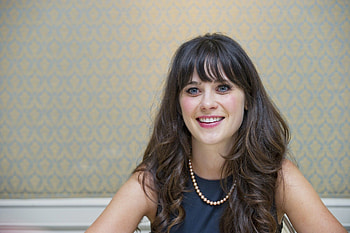 Zooey Deschanel, Celebrity smiles, Hairstyles with bangs, Celebrity HD wallpaper