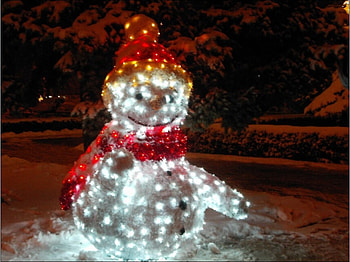 snowman in romania, winter, snowman, romania, lights, snow, funny, beautiful, park HD wallpaper