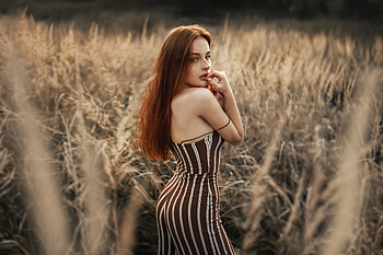 Beautiful Women In Field Looking At Viewer, girls, model, field HD wallpaper