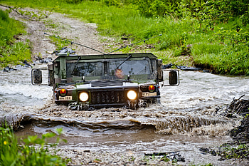 HMMWV, Off-road Driving HD wallpaper