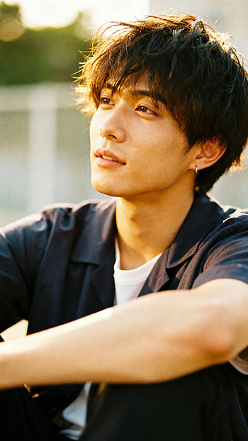 Golden Hour Gaze — , man, portrait, earrings, sunlight HD phone wallpaper