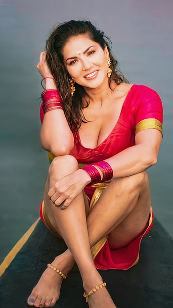 Sunny Leone, bollywood actress, cleavage show, model HD phone wallpaper