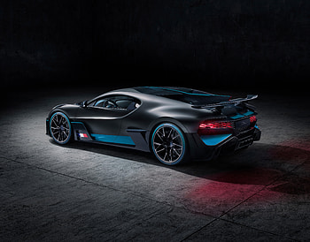 2018 Bugatti Divo Rear Side View, bugatti-divo, bugatti, 2018-cars, cars HD wallpaper