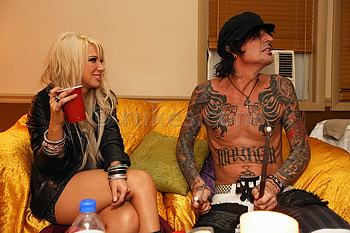 Backstage with Motley Crue, other, fun, woman, man HD wallpaper
