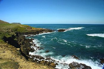 Splashing the Shoreline, shore, water, ocean, rock HD wallpaper