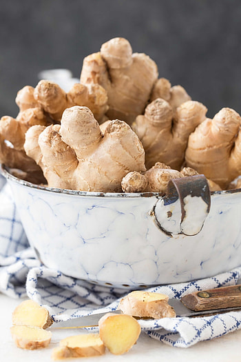 Health benefits of ginger, Nutrient-rich kitchen staple, Wellness tips, Promoting vitality HD phone wallpaper