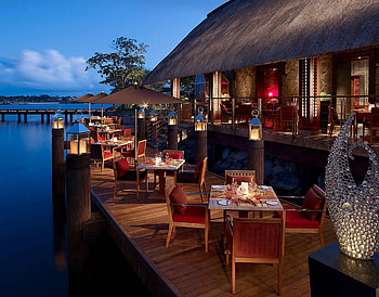 dinner on the ocean shore, island, restaurant, resort, ocean HD wallpaper
