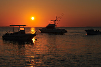Sun Set on a Days Fishing, tranquility, holiday, fishing, boats, paradise, peace, orange, travel HD wallpaper