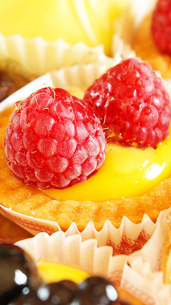 Delicious cupcake, Berry explosion, Tempting treat, Edible artwork HD phone wallpaper